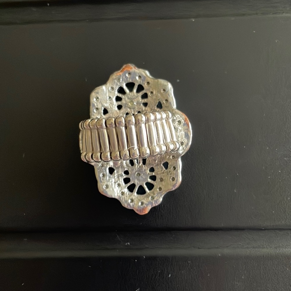 Fun expandable ring. - Picture 3 of 4